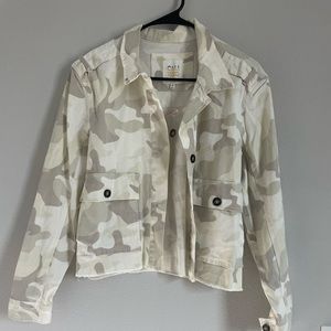 New size small camo jacket